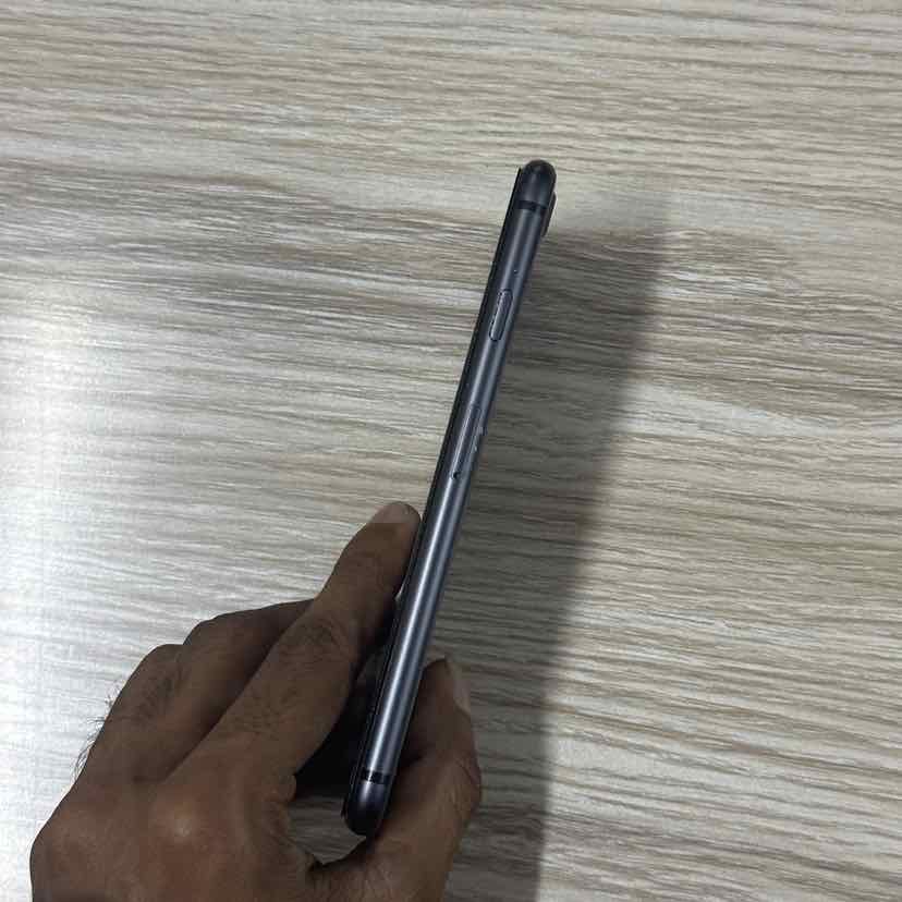 IPhone 8- BLACK (2)