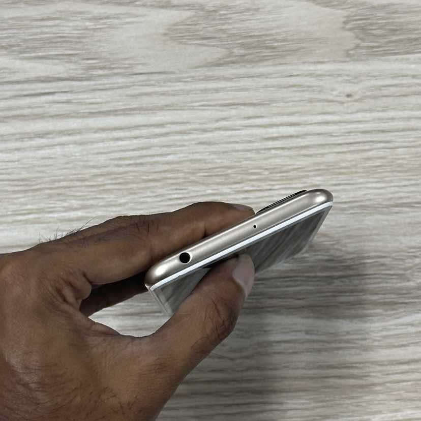 Redmi 6A-GOLD (3)